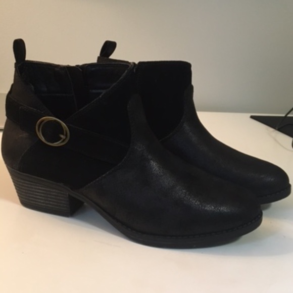 Nearly new Sketchers memory foam ankle boots with suede and buckle detail - Picture 2 of 11